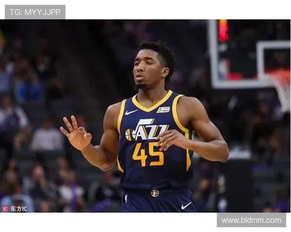 米切尔上半场表现平平仅得10分7投3中三分球命中率低迷